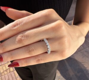 Classic white gold ring featuring a row of medium diamonds set across the center