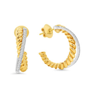 A dimaond earring with yellow gold round set, designed and manfactured by El Galla. Best jewelry brand in Egypt.
